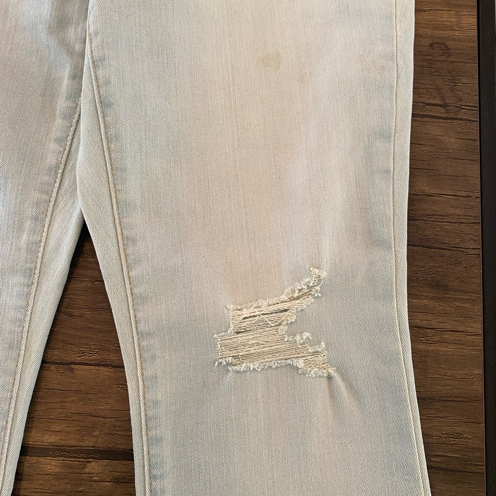 Universal Thread Goods Co. - Picture 13 of 16